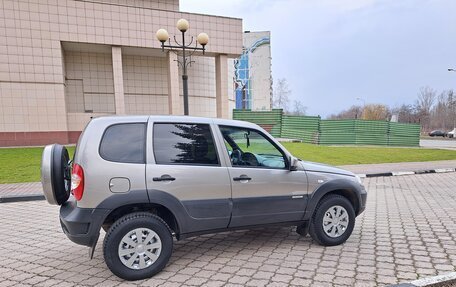 Chevrolet Niva I рестайлинг, 2017 год, 865 000 рублей, 5 фотография