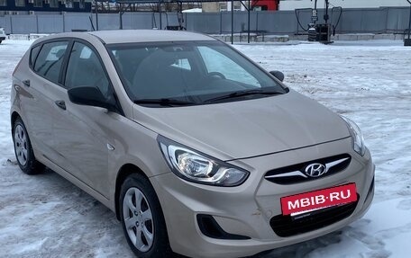 Hyundai Solaris II рестайлинг, 2011 год, 605 000 рублей, 4 фотография