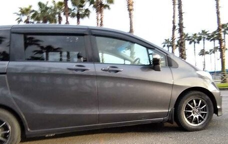 Honda Freed I, 2015 год, 1 350 000 рублей, 5 фотография