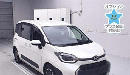 Toyota Sienta, 2022 год, 1 100 000 рублей, 1 фотография