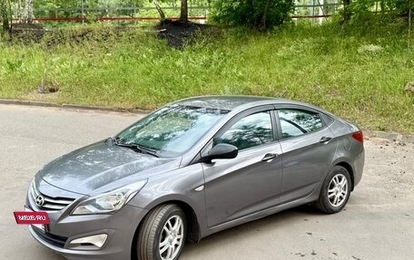 Hyundai Solaris II рестайлинг, 2015 год, 740 000 рублей, 2 фотография