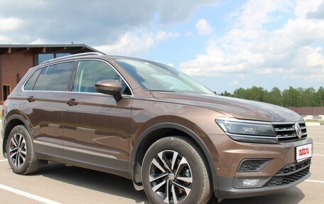 Volkswagen Tiguan II, 2019 год, 2 600 000 рублей, 2 фотография