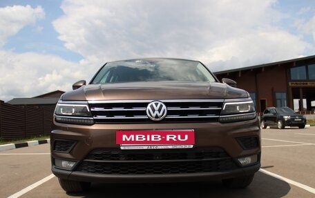 Volkswagen Tiguan II, 2019 год, 2 600 000 рублей, 4 фотография