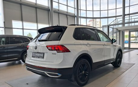 Volkswagen Tiguan II, 2021 год, 3 242 000 рублей, 5 фотография