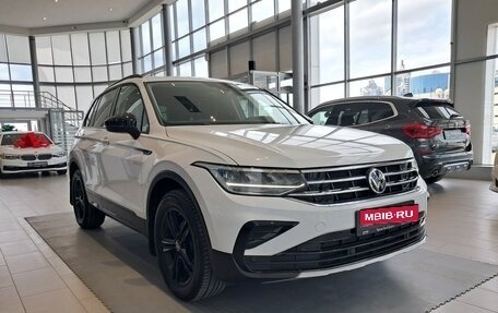 Volkswagen Tiguan II, 2021 год, 3 242 000 рублей, 3 фотография