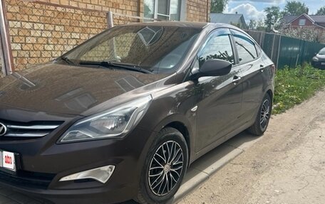 Hyundai Solaris II рестайлинг, 2015 год, 920 000 рублей, 2 фотография