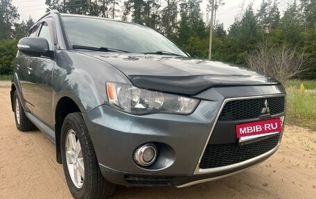 Mitsubishi Outlander III рестайлинг 3, 2011 год, 950 000 рублей, 2 фотография