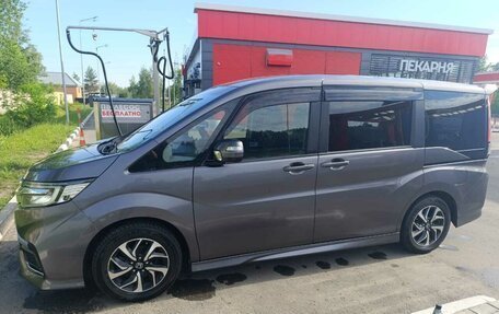 Honda Stepwgn IV, 2018 год, 2 350 000 рублей, 5 фотография