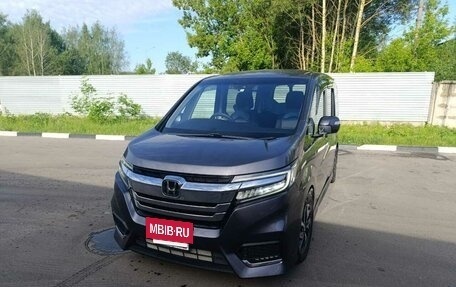 Honda Stepwgn IV, 2018 год, 2 350 000 рублей, 3 фотография