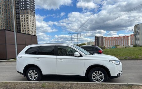 Mitsubishi Outlander III рестайлинг 3, 2014 год, 2 700 000 рублей, 3 фотография