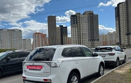 Mitsubishi Outlander III рестайлинг 3, 2014 год, 2 700 000 рублей, 4 фотография