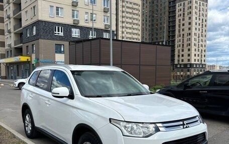 Mitsubishi Outlander III рестайлинг 3, 2014 год, 2 700 000 рублей, 2 фотография