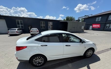 Hyundai Solaris II рестайлинг, 2013 год, 720 000 рублей, 4 фотография