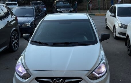Hyundai Solaris II рестайлинг, 2013 год, 720 000 рублей, 2 фотография