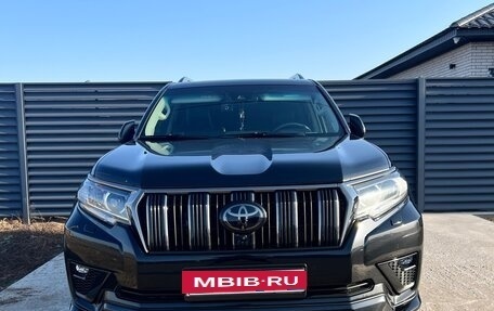 Toyota Land Cruiser Prado 150 рестайлинг 2, 2021 год, 7 000 000 рублей, 2 фотография