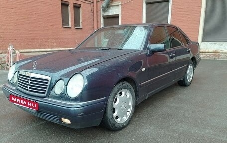 Mercedes-Benz E-Класс, 1996 год, 520 000 рублей, 3 фотография
