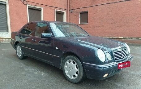 Mercedes-Benz E-Класс, 1996 год, 520 000 рублей, 2 фотография