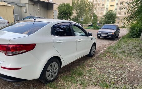 KIA Rio III рестайлинг, 2016 год, 800 000 рублей, 2 фотография