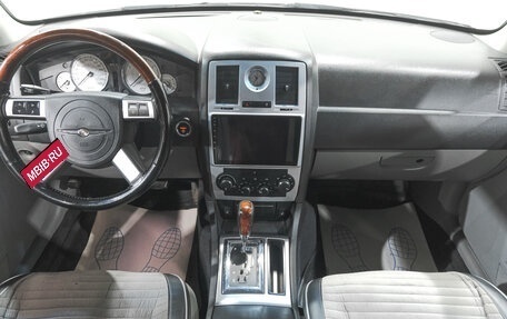 Chrysler 300C II, 2006 год, 949 000 рублей, 9 фотография