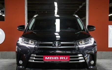 Toyota Highlander III, 2016 год, 3 349 000 рублей, 2 фотография