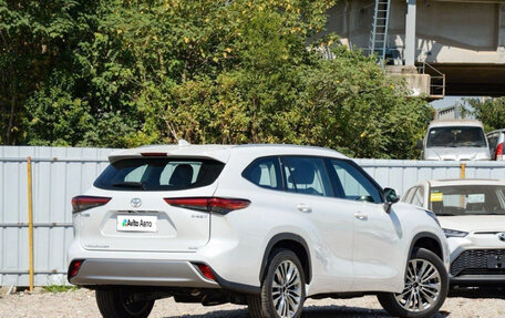 Toyota Highlander, 2024 год, 5 490 000 рублей, 4 фотография