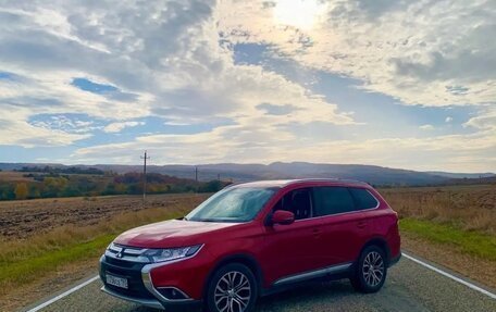Mitsubishi Outlander III рестайлинг 3, 2017 год, 1 770 000 рублей, 2 фотография