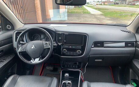 Mitsubishi Outlander III рестайлинг 3, 2017 год, 1 770 000 рублей, 4 фотография