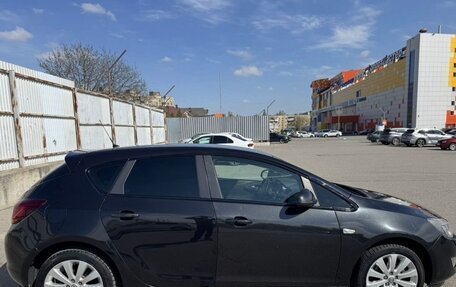 Opel Astra J, 2011 год, 560 000 рублей, 2 фотография