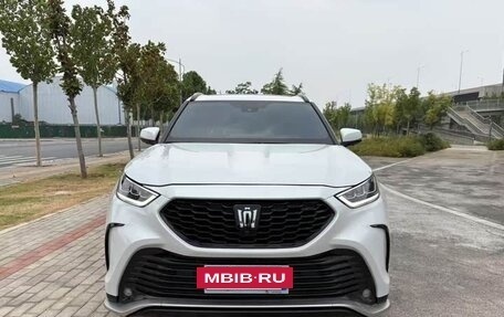 Toyota Crown, 2024 год, 4 400 000 рублей, 2 фотография