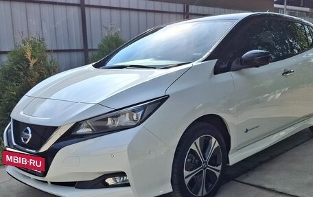 Nissan Leaf II, 2019 год, 2 120 000 рублей, 2 фотография