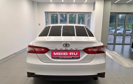 Toyota Camry, 2021 год, 2 800 000 рублей, 5 фотография