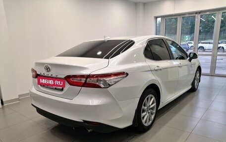 Toyota Camry, 2021 год, 2 800 000 рублей, 4 фотография