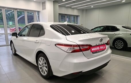 Toyota Camry, 2021 год, 2 800 000 рублей, 7 фотография