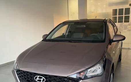 Hyundai Solaris II рестайлинг, 2021 год, 1 700 000 рублей, 2 фотография