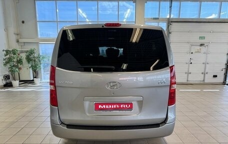 Hyundai H-1 II рестайлинг, 2013 год, 1 950 000 рублей, 4 фотография