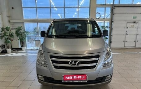 Hyundai H-1 II рестайлинг, 2013 год, 1 950 000 рублей, 3 фотография