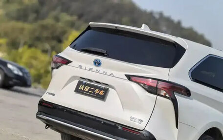 Toyota Sienna, 2022 год, 3 170 000 рублей, 4 фотография