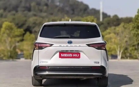 Toyota Sienna, 2022 год, 3 170 000 рублей, 6 фотография