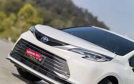 Toyota Sienna, 2022 год, 3 170 000 рублей, 3 фотография