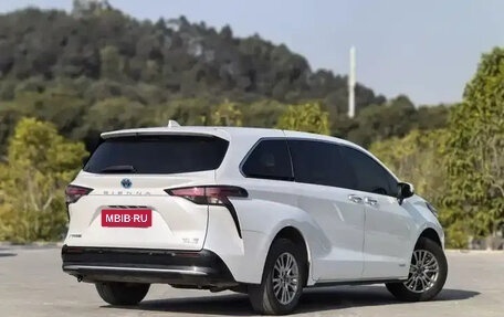 Toyota Sienna, 2022 год, 3 170 000 рублей, 5 фотография