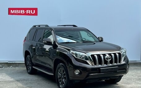 Toyota Land Cruiser Prado 150 рестайлинг 2, 2017 год, 3 600 000 рублей, 3 фотография