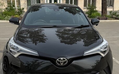 Toyota C-HR I рестайлинг, 2017 год, 1 950 000 рублей, 3 фотография