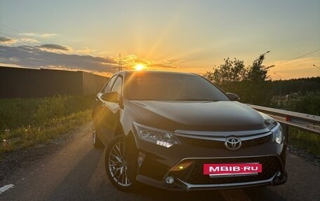 Toyota Camry, 2017 год, 2 330 000 рублей, 2 фотография