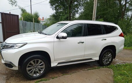 Mitsubishi Pajero Sport III рестайлинг, 2017 год, 2 800 000 рублей, 3 фотография