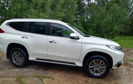 Mitsubishi Pajero Sport III рестайлинг, 2017 год, 2 800 000 рублей, 4 фотография