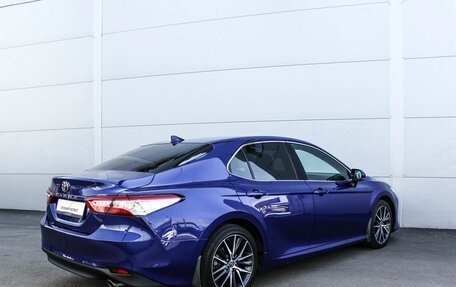 Toyota Camry, 2021 год, 3 600 000 рублей, 2 фотография