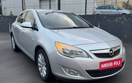 Opel Astra J, 2011 год, 670 000 рублей, 2 фотография