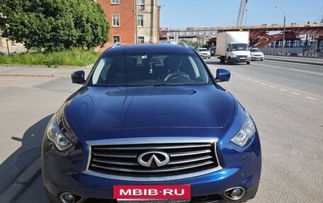 Infiniti QX70, 2015 год, 2 250 000 рублей, 2 фотография