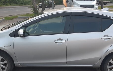 Toyota Prius c I, 2016 год, 1 200 000 рублей, 3 фотография
