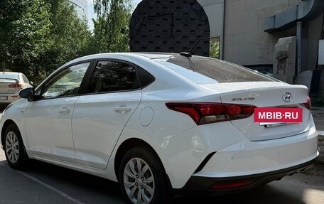 Hyundai Solaris II рестайлинг, 2021 год, 1 650 000 рублей, 3 фотография